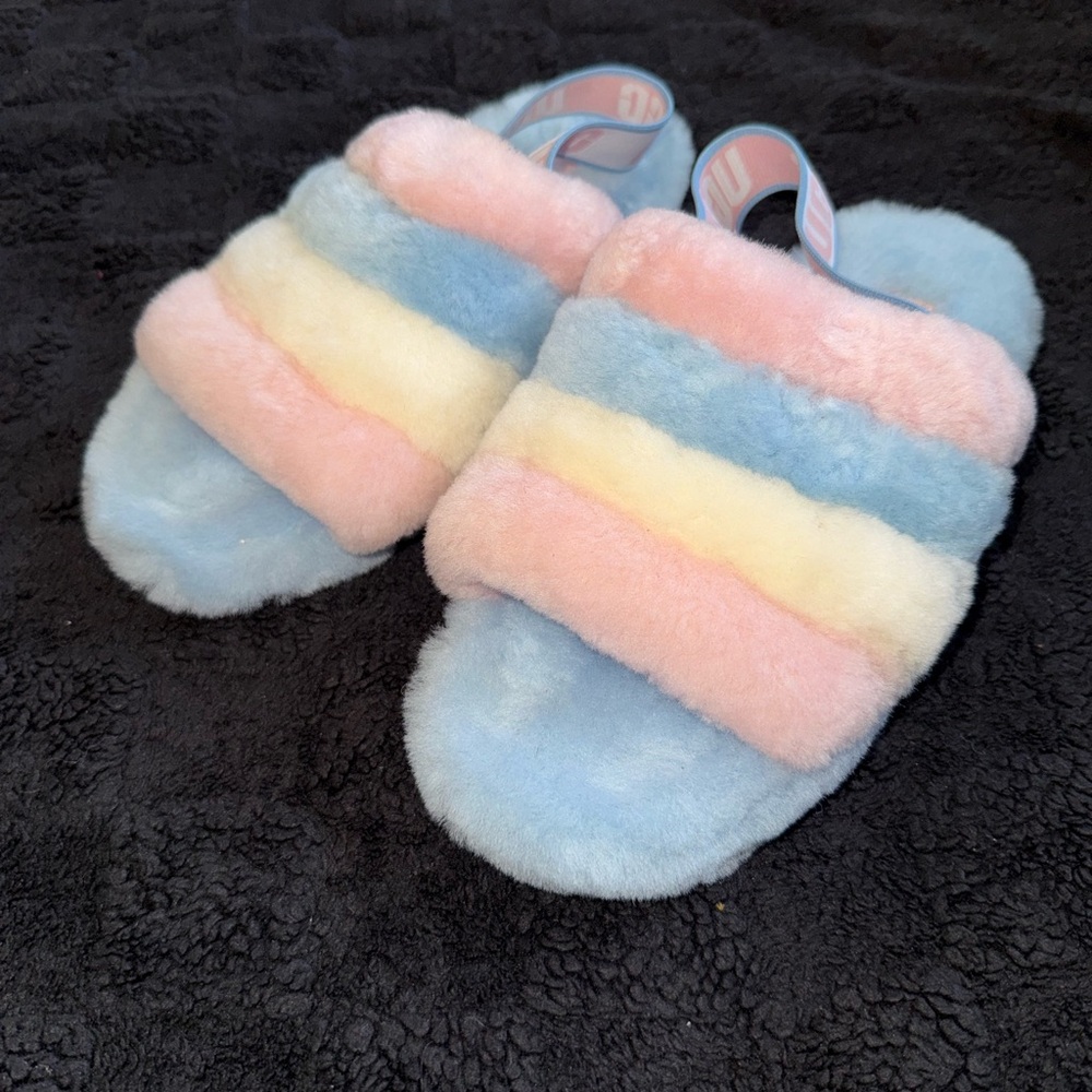NWOT UGG women fluff yeah slides size 6 in cotton candy color